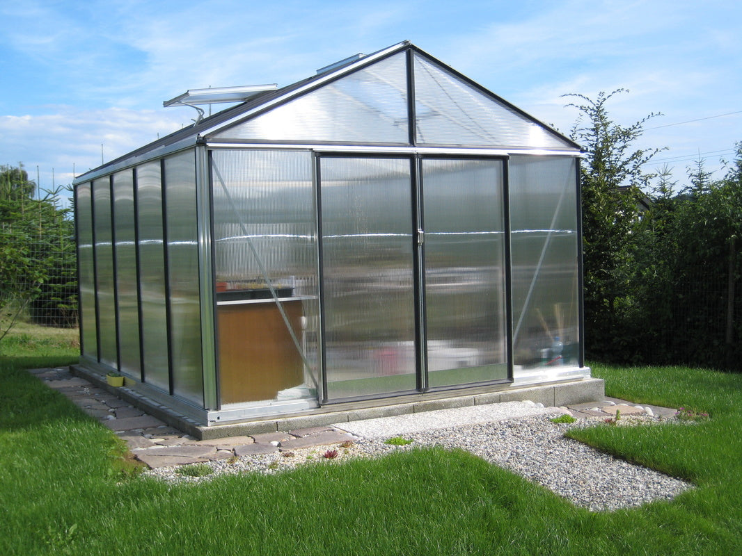 how does a greenhouse work in summer
