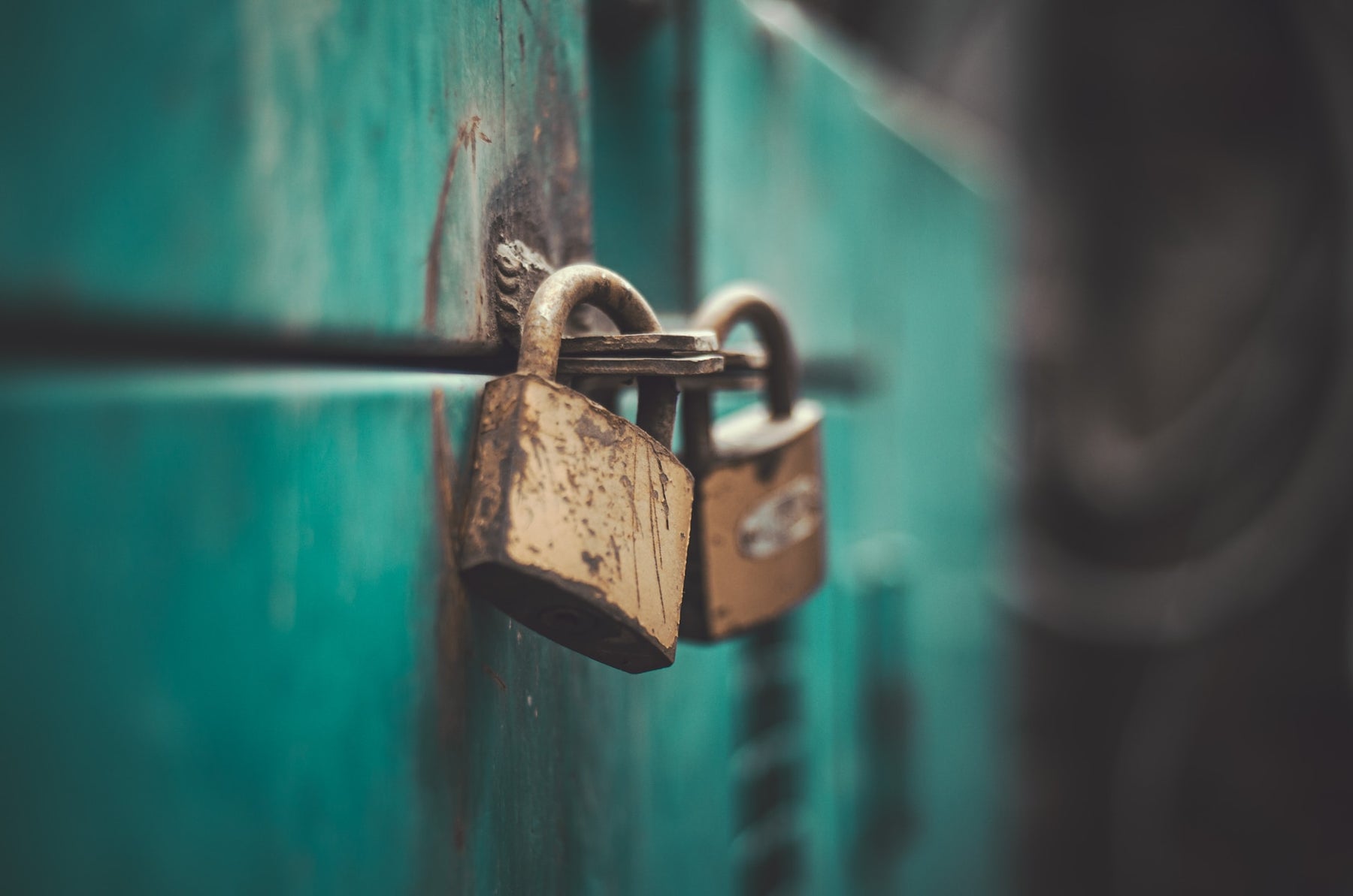 how to replace a shed door