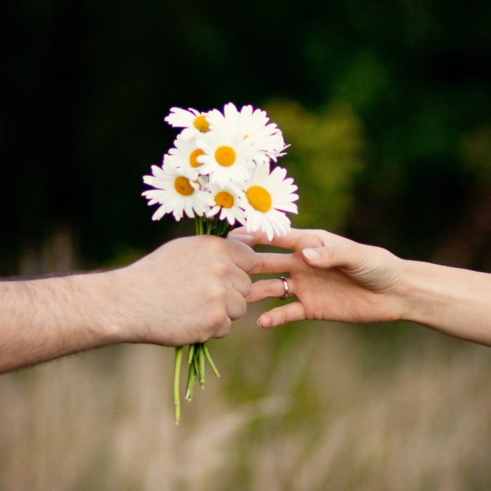 Why Sending Flowers and Gifts Matters in Long-Distance Friendships