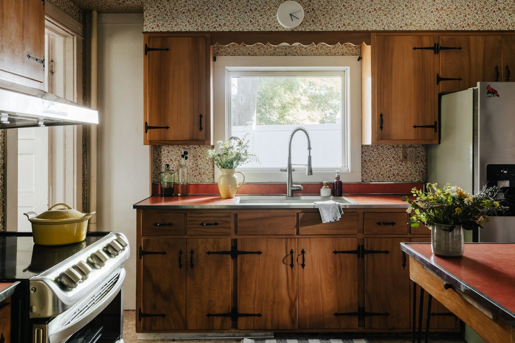 Retro vs. Modern Kitchen Appliances: Which Fits Your Home?