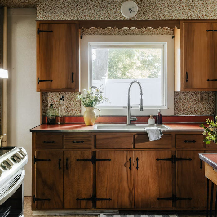 Retro vs. Modern Kitchen Appliances: Which Fits Your Home?